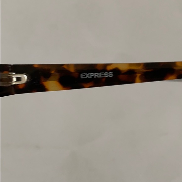 EXPRESS Tortoise Cat Eye Sunglasses NWOT $50 - Picture 3 of 9